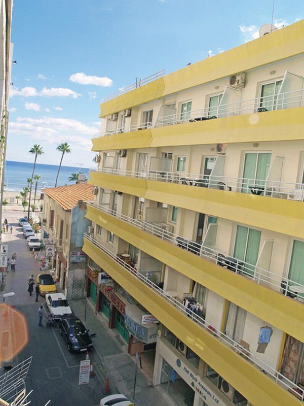 Palm Sea Beach Hotel Apartments Larnaca Exterior photo